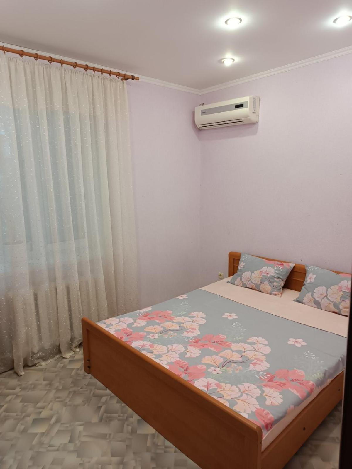 Две Уютные Квартиры В Центре Города Дзержинка - New Apartments كريفوي روغ المظهر الخارجي الصورة