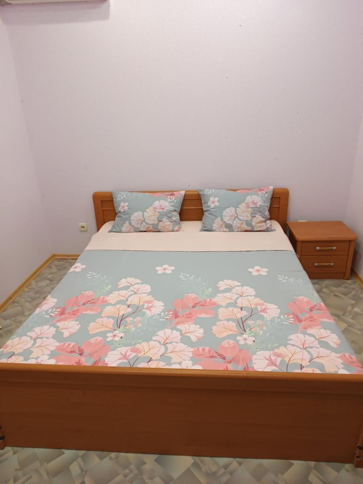 Две Уютные Квартиры В Центре Города Дзержинка - New Apartments كريفوي روغ المظهر الخارجي الصورة